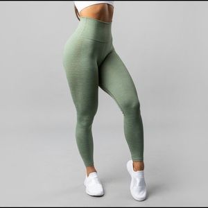 Alphalete Halo leggings sage green Small